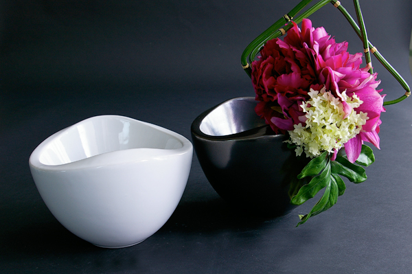 陶器花瓶　モダン陶器ラウンドベース　ホワイト・ブラックメタル S　詳細2